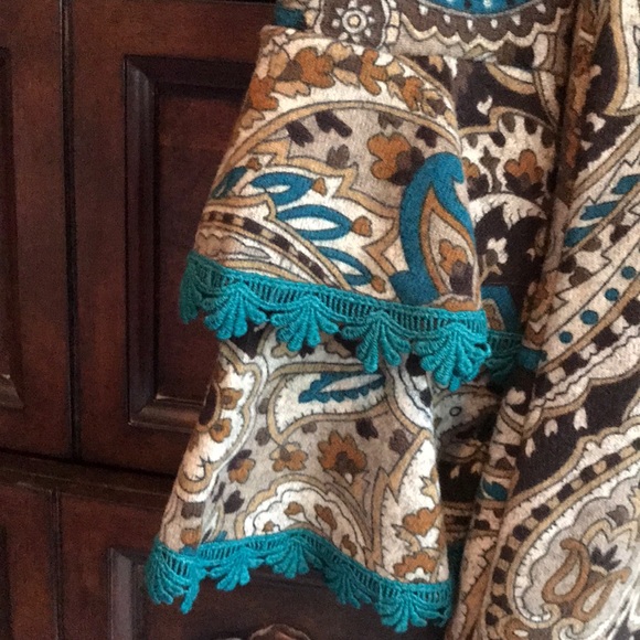 Top - Picture 2 of 3